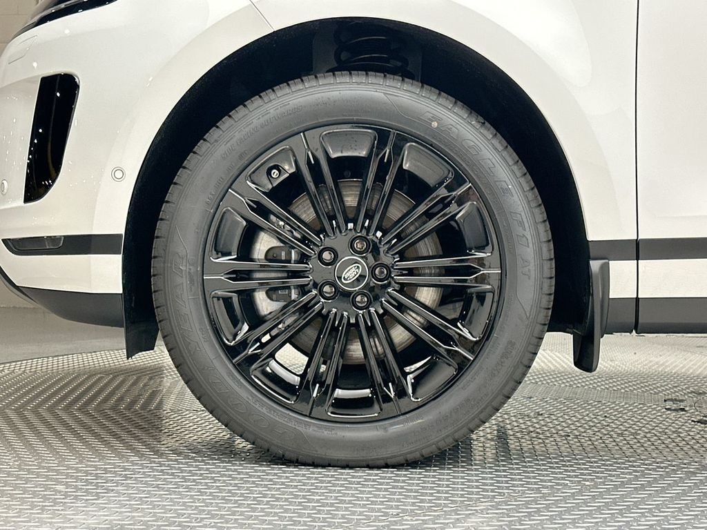 New 2026 Fuji White Land Rover S image 5