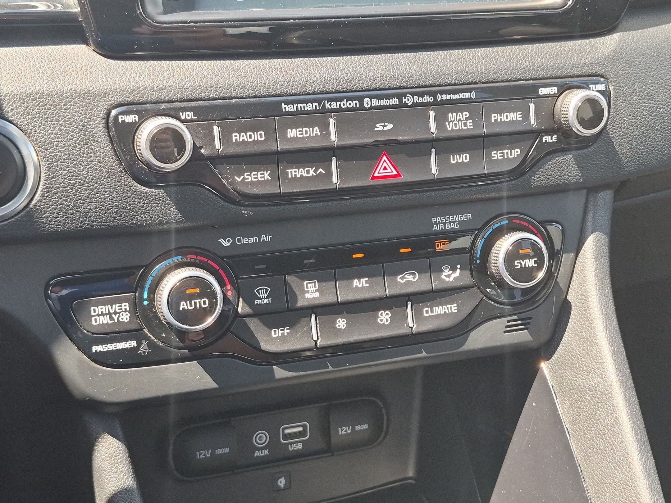 Used 2018 Silky Silver Kia Touring image 22