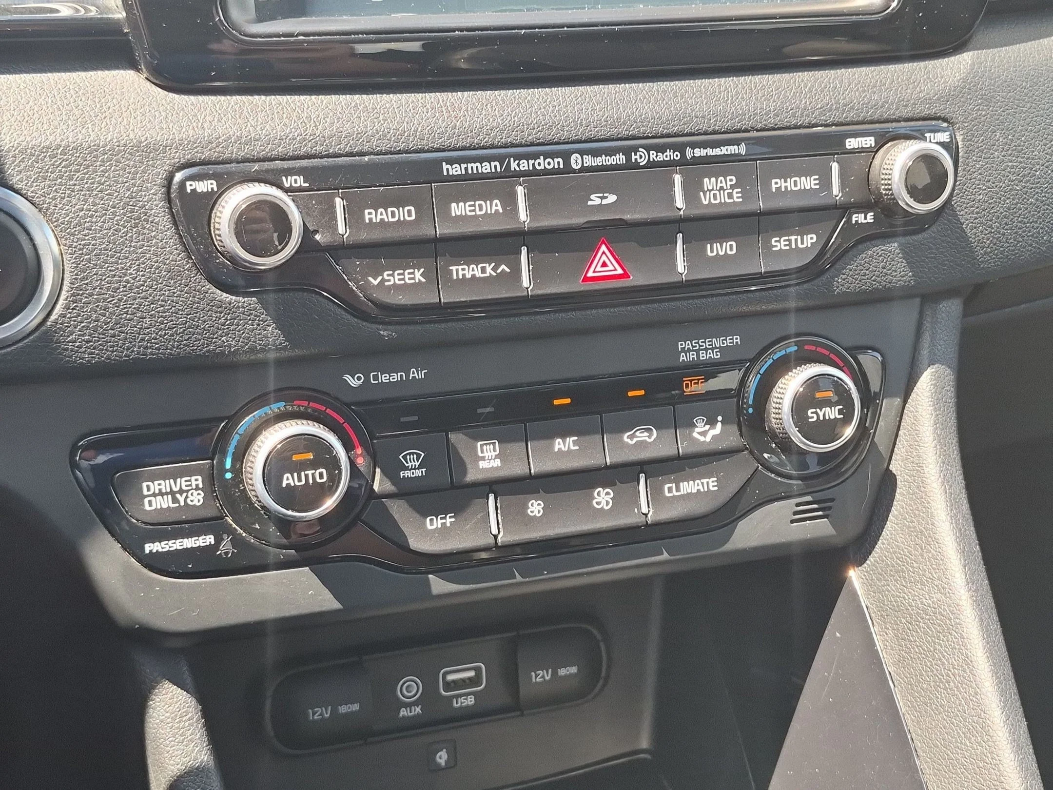Used 2018 Silky Silver Kia Touring image 22
