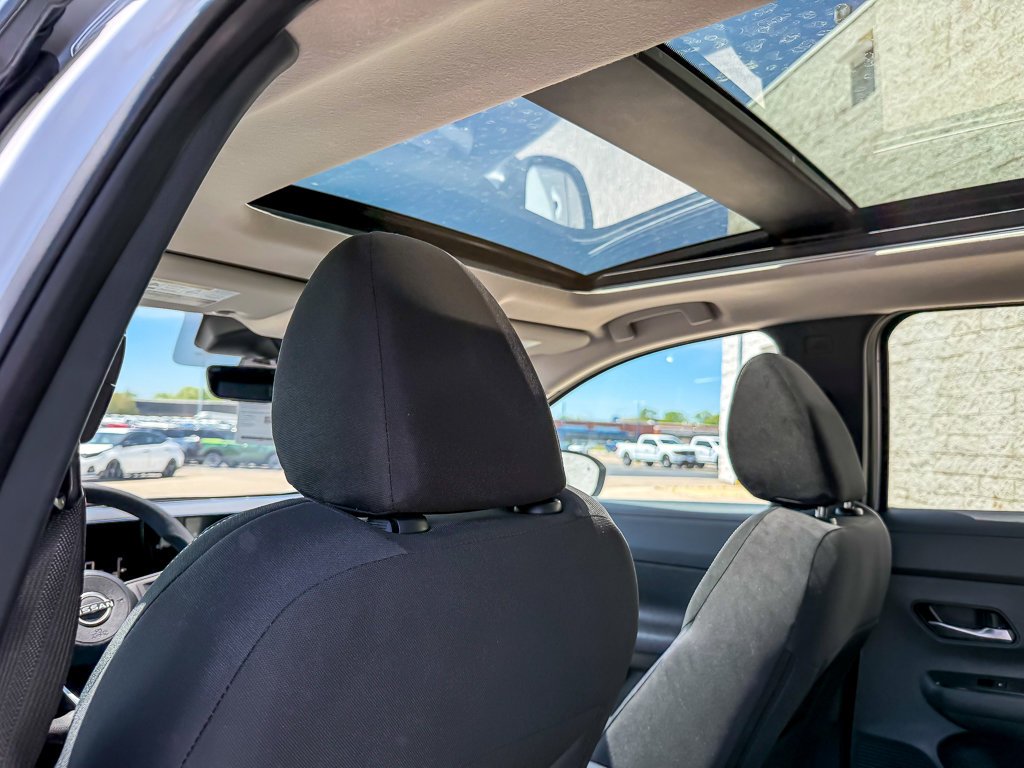 New 2026 Aspen White Tricoat/Super Black Nissan SV image 11