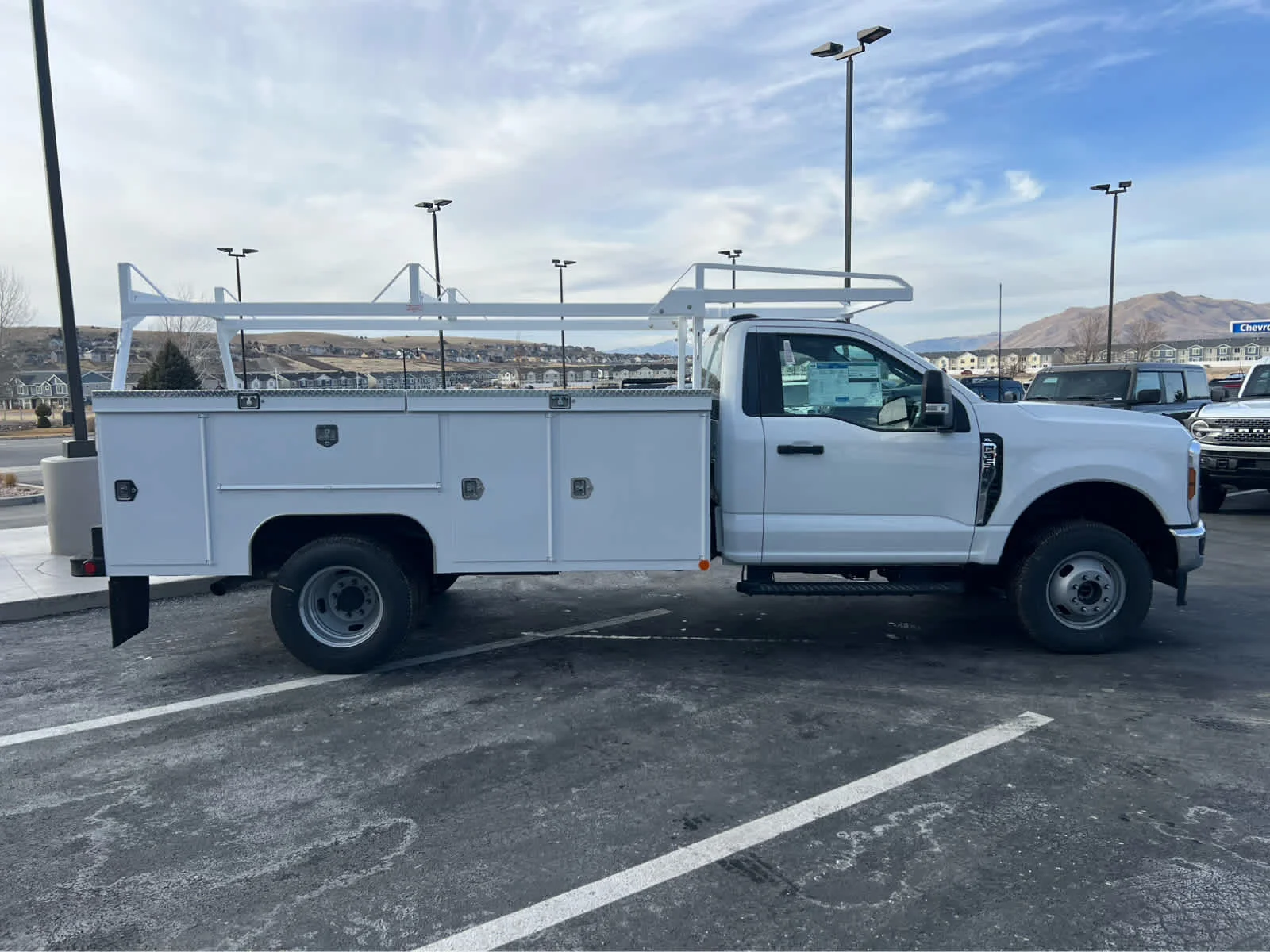 2025 Ford F-350 Super Duty Chassis Cab XL - Photo 6