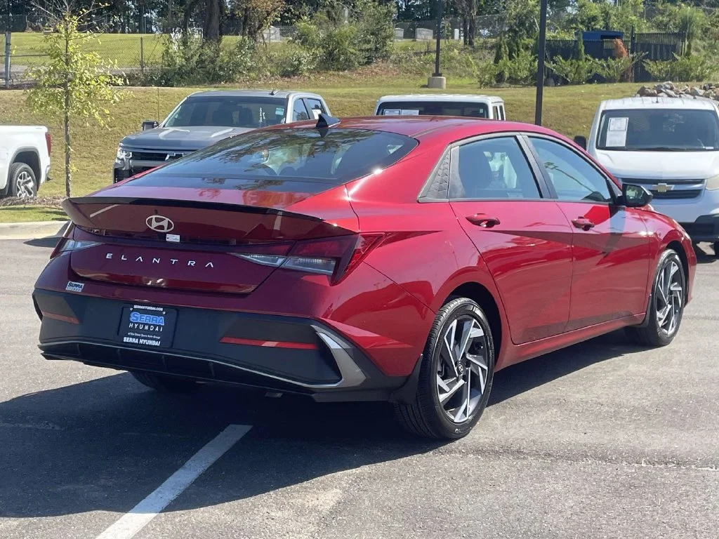 Used 2025 Red Hyundai SEL Sport image 21