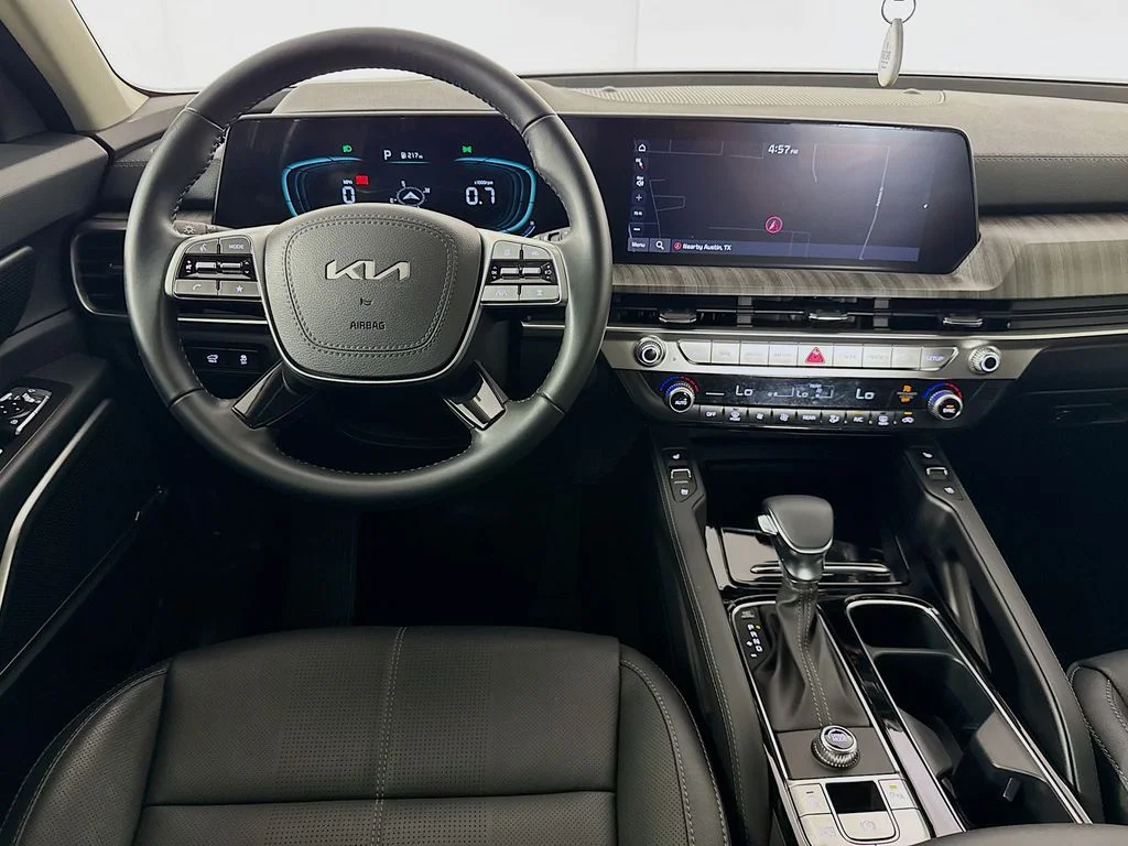Used 2025 Black Kia EX image 28
