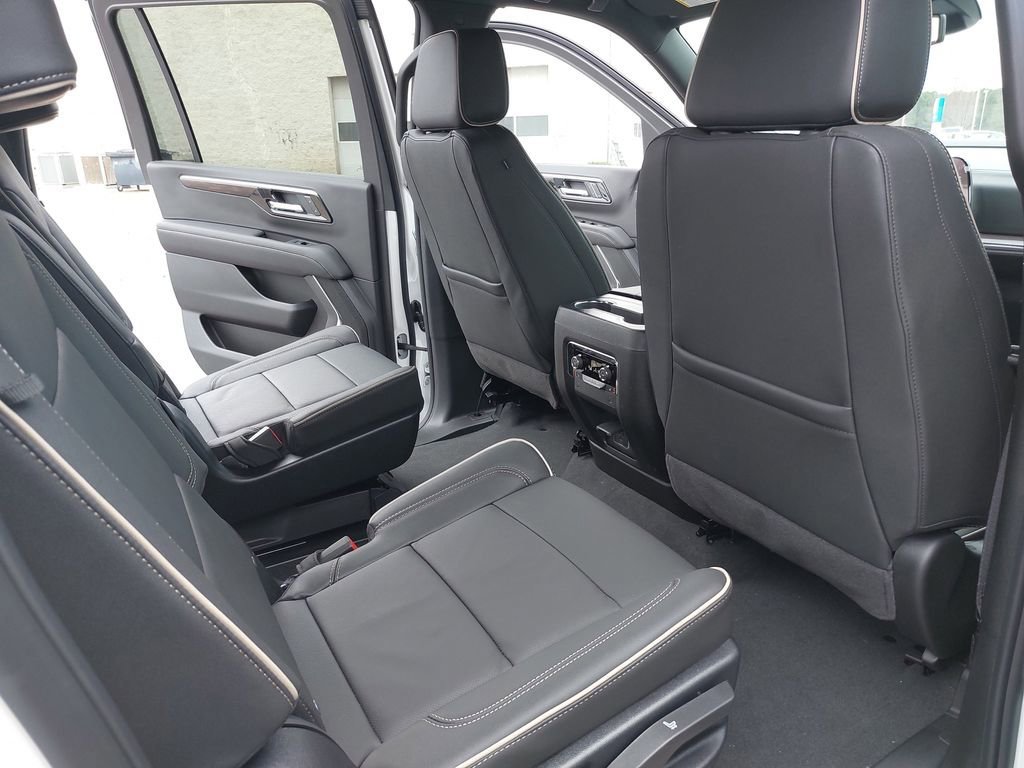 2025 Chevrolet Suburban Premier - Photo 11