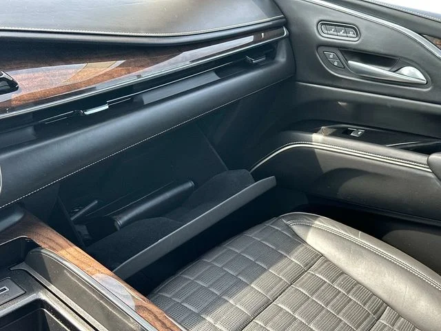 Used 2021 White Cadillac Sport Platinum image 33