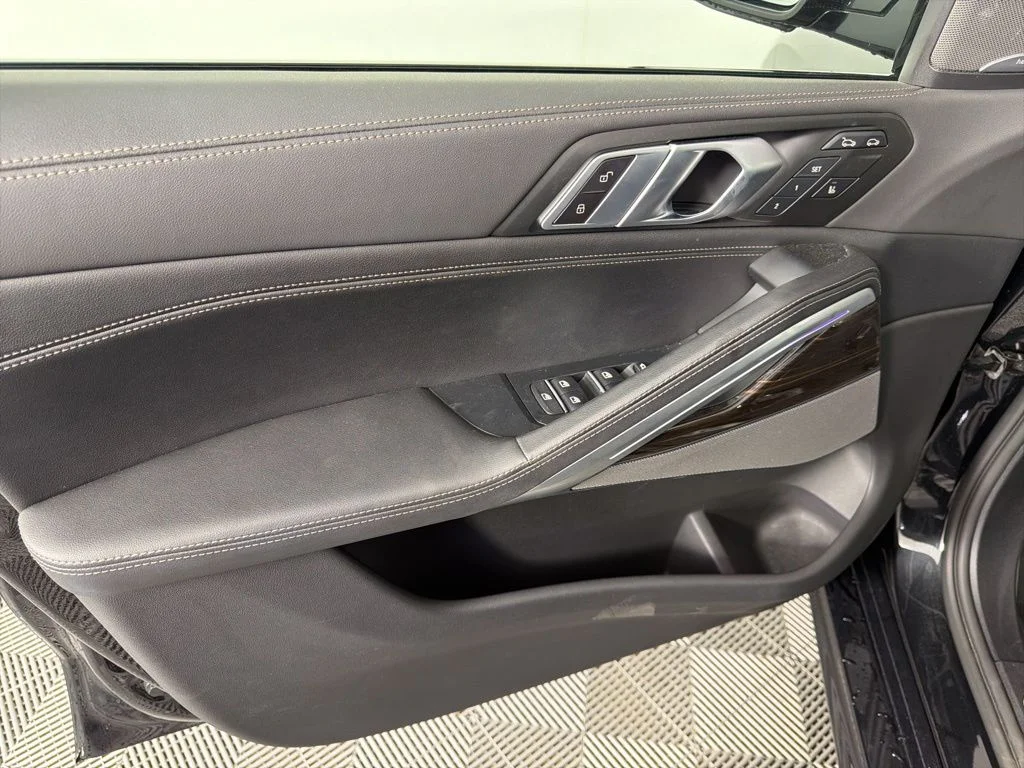 Used 2024 Black Sapphire Metallic BMW xDrive40i image 17