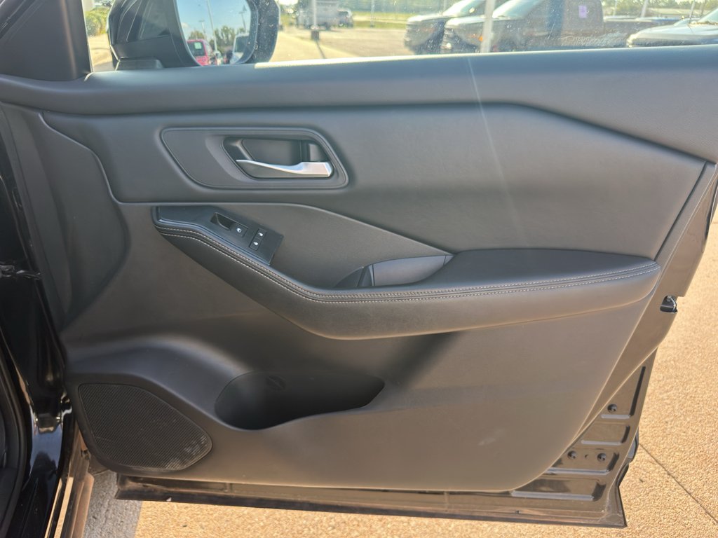 Used 2024 Super Black Nissan SV image 27