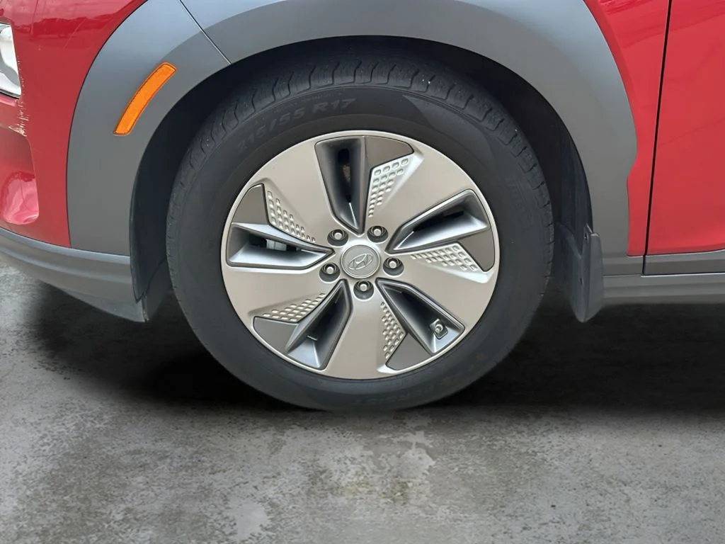 Used 2021 Pulse Red Hyundai Limited image 4