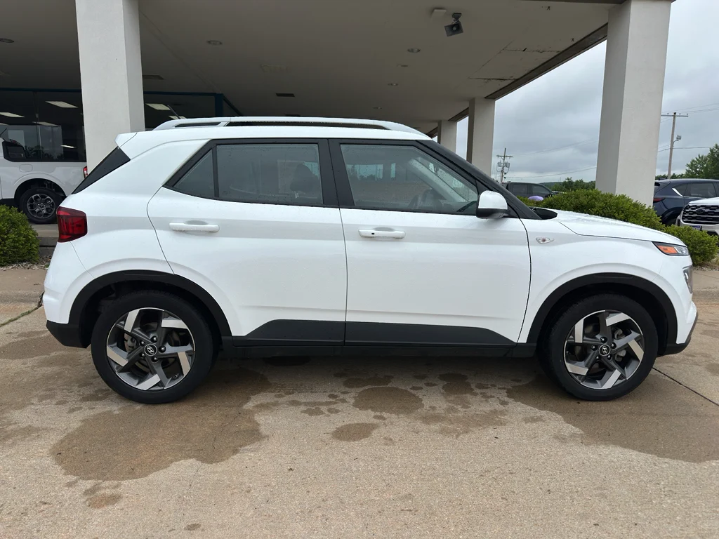 Used 2025 Onyx Black Hyundai SEL image 7