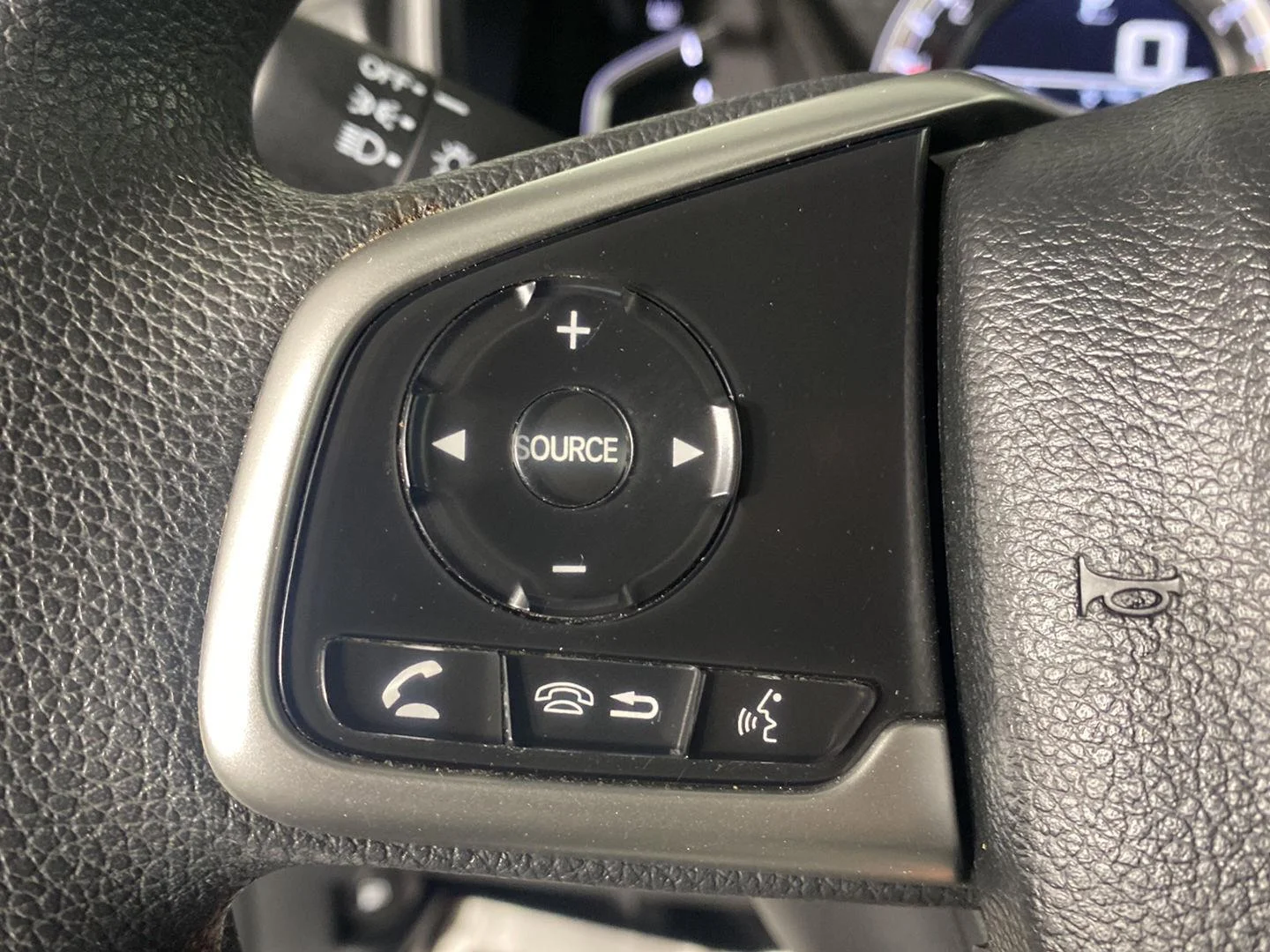 Used 2018 Lunar Silver Metallic Honda LX image 22