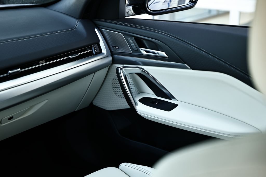 New 2027 C31 BMW xDrive28i image 27