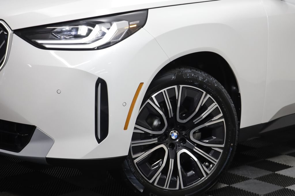 New 2026 Mineral White Metallic BMW 30 xDrive image 4
