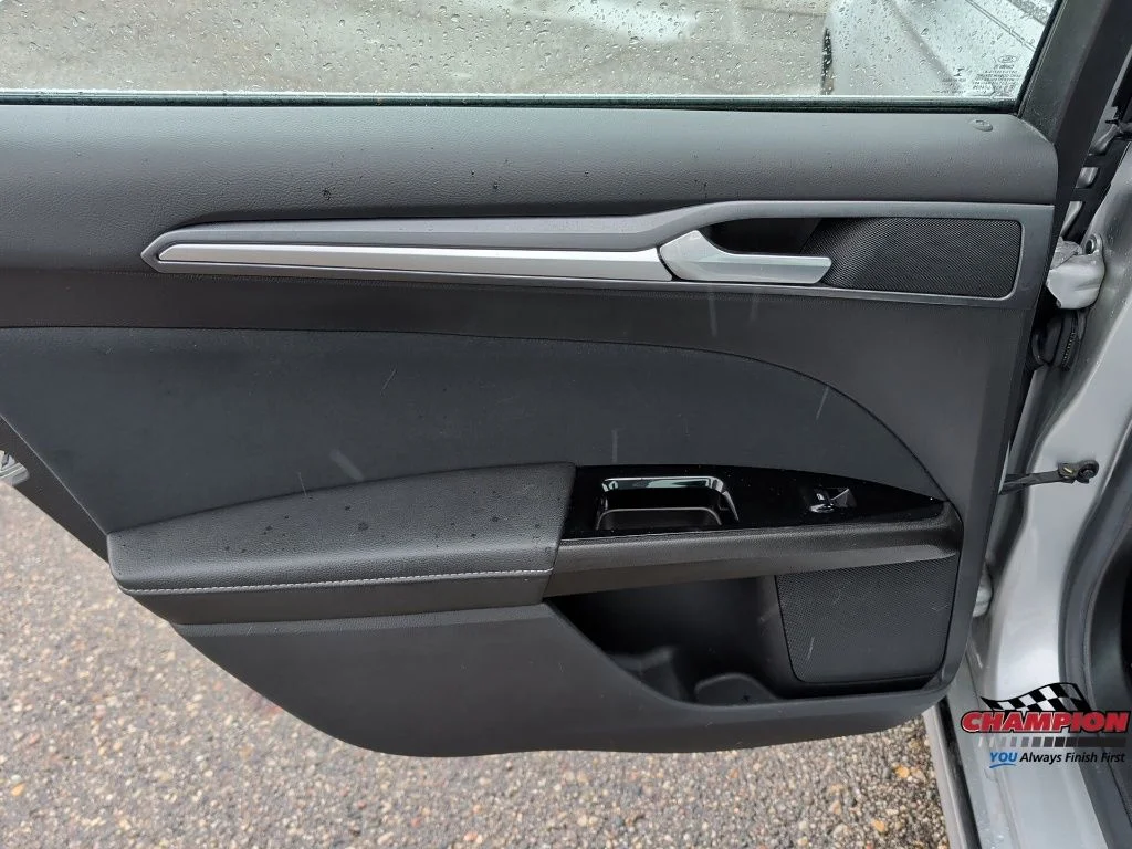 Used 2016 Silver Ford SE image 15