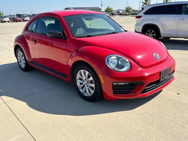 2018 Volkswagen Beetle S - Photo 4
