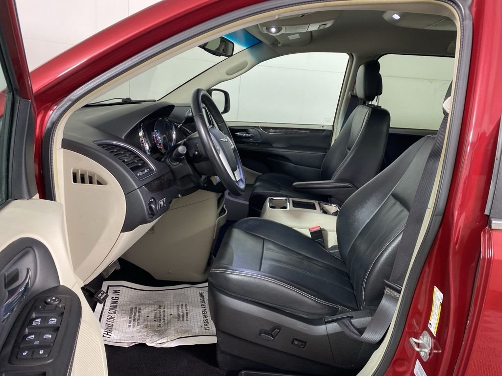Used 2015 Red Chrysler LX image 8