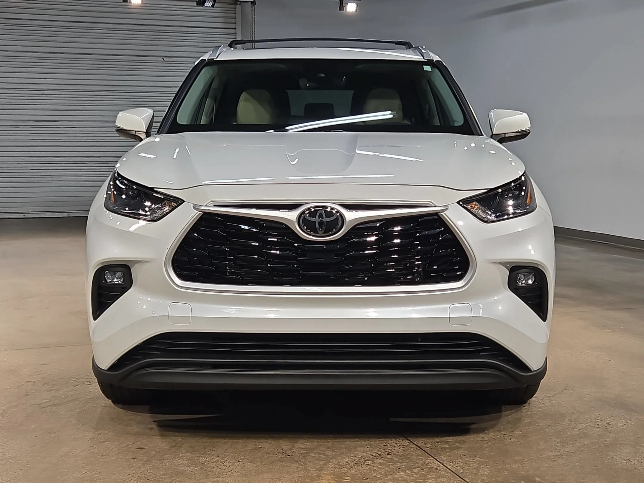 Used 2022 Wind Chill Pearl Toyota XLE image 2