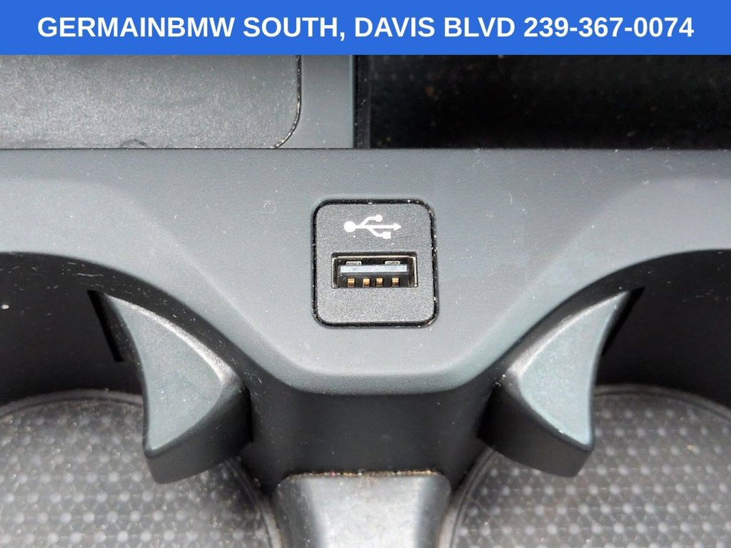 Used 2021 White Metallic BMW sDrive40i image 25