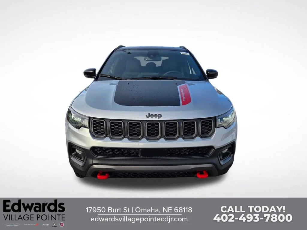 New 2026 Silver Zynith Metallic Clear-Coat Exterior Paint Jeep Trailhawk image 8