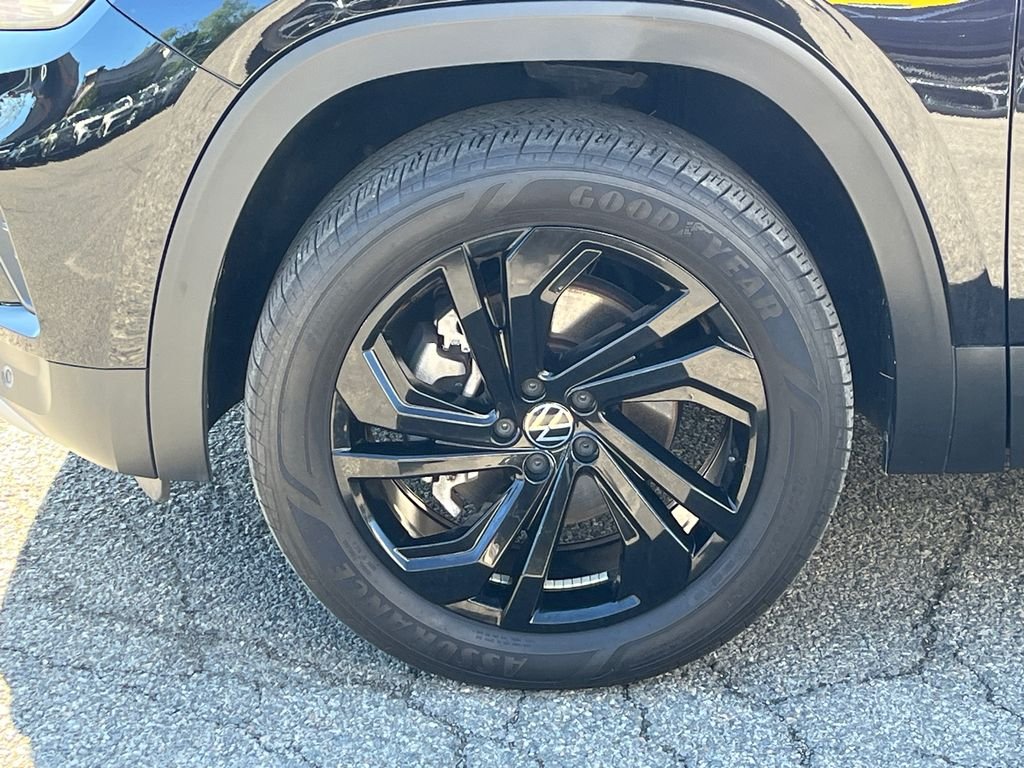 2022 Volkswagen Atlas SE w/Tech - Photo 8