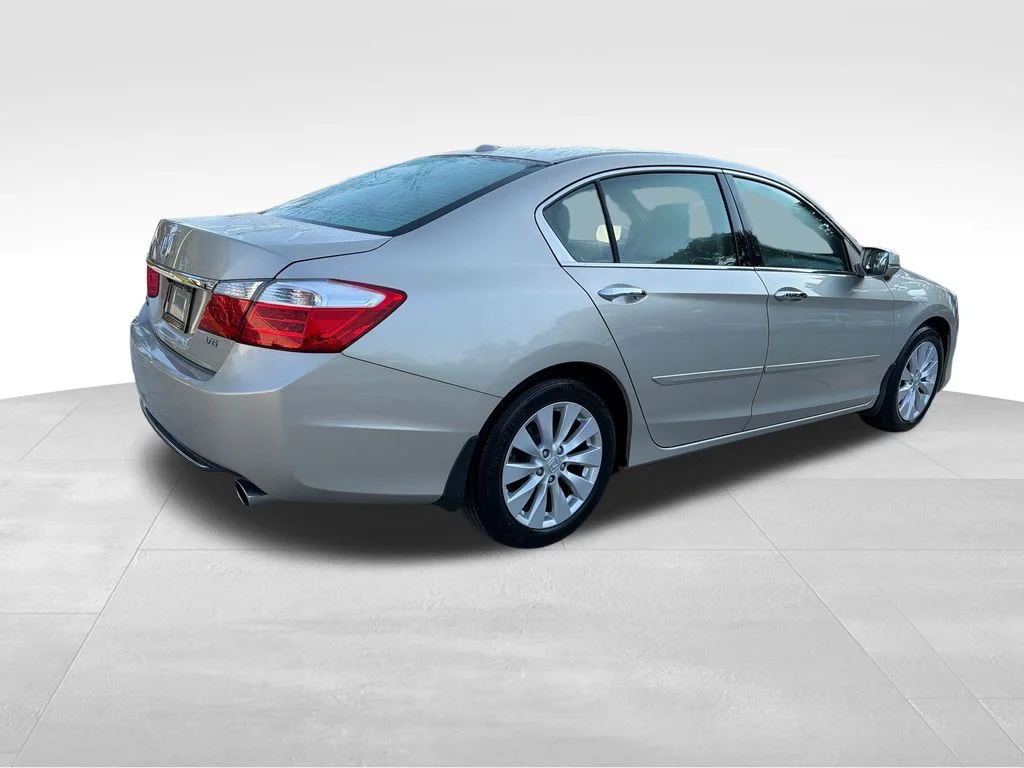 Used 2015 Beige Honda EX-L image 7