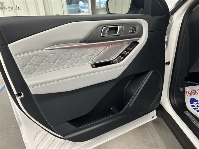 New 2026 Star White Metallic Tri-Coat FORD Platinum™ image 25