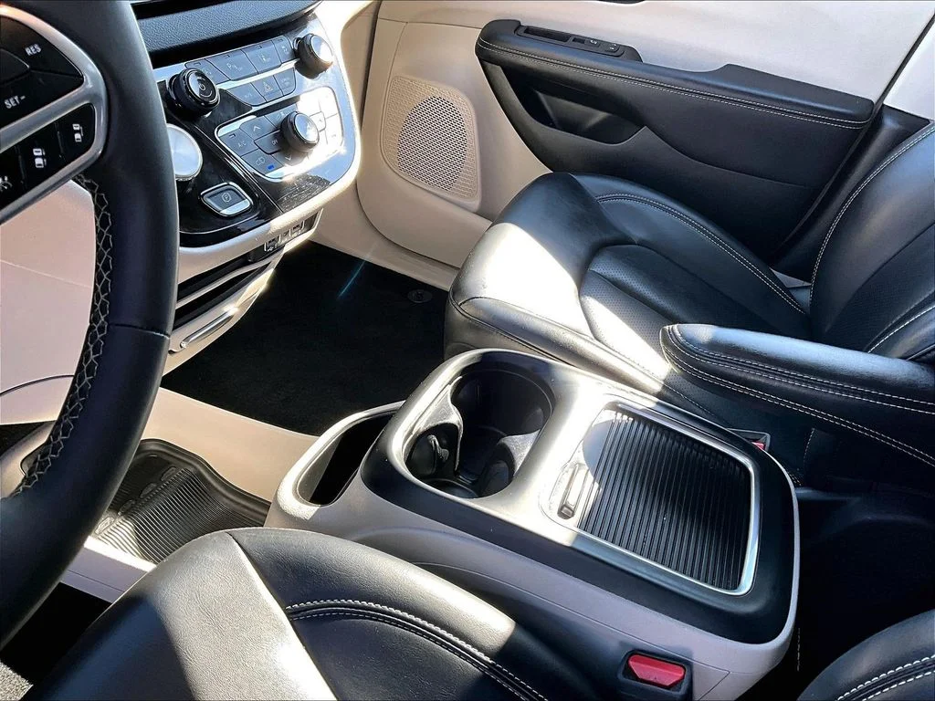 2023 Chrysler Pacifica Touring L - Photo 22