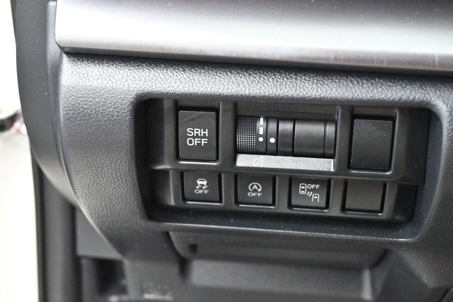 Used 2022 Crystal White Pearl Subaru Limited image 26