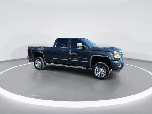 Used 2018 Gray GMC Denali image 9