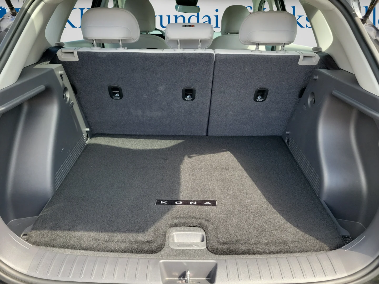 Used 2025 Abyss Black Pearl Hyundai SE image 9