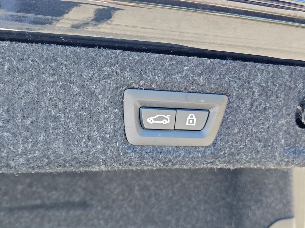 Used 2020 Black Sapphire Metallic BMW Base image 13