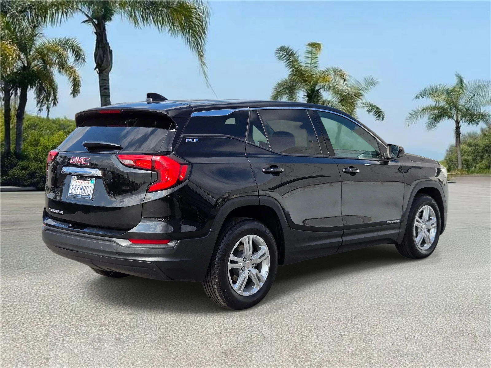 Used 2019 Ebony Twilight Metallic GMC FWD 4dr SLE image 4