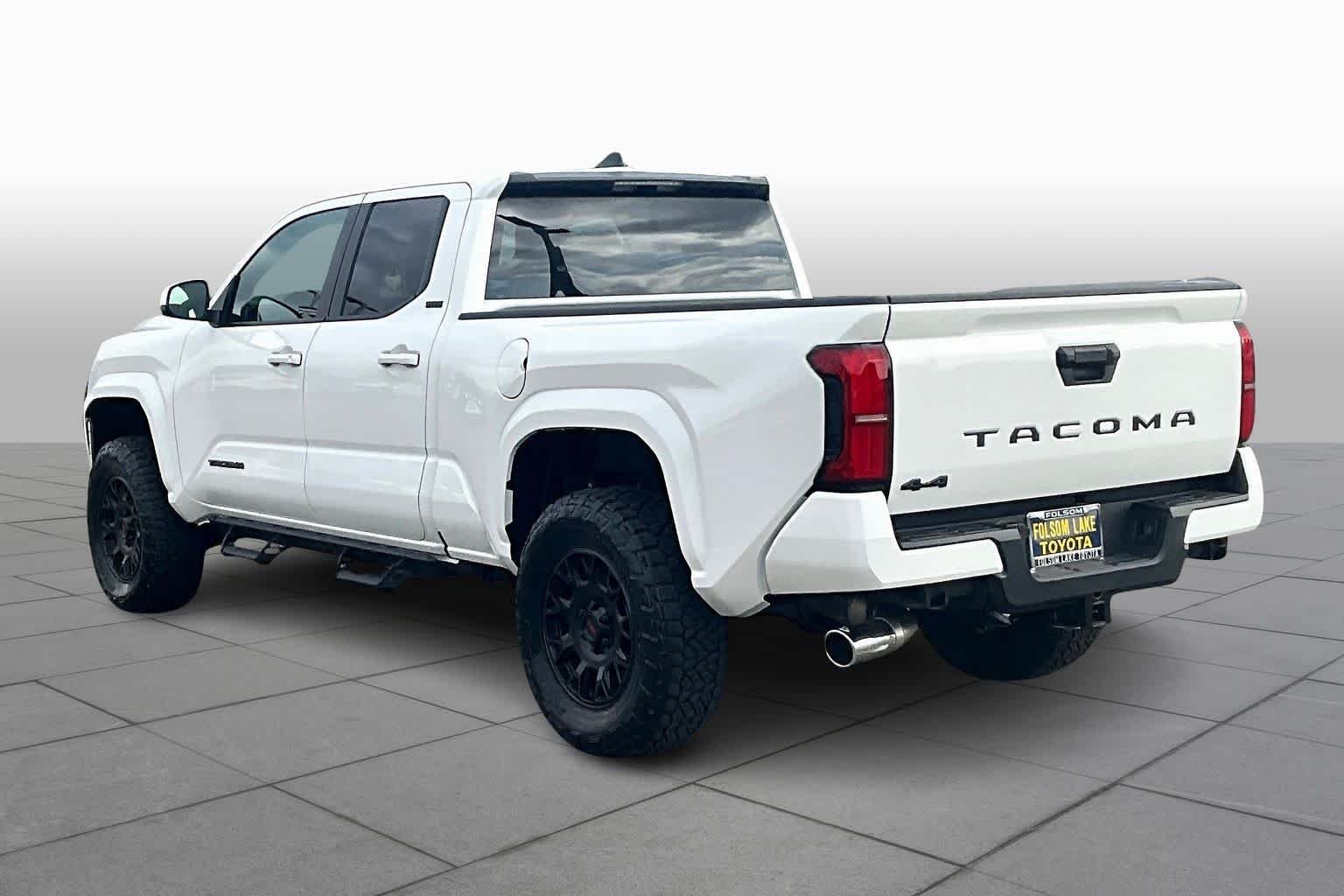 2025 Toyota Tacoma SR5 - Photo 12
