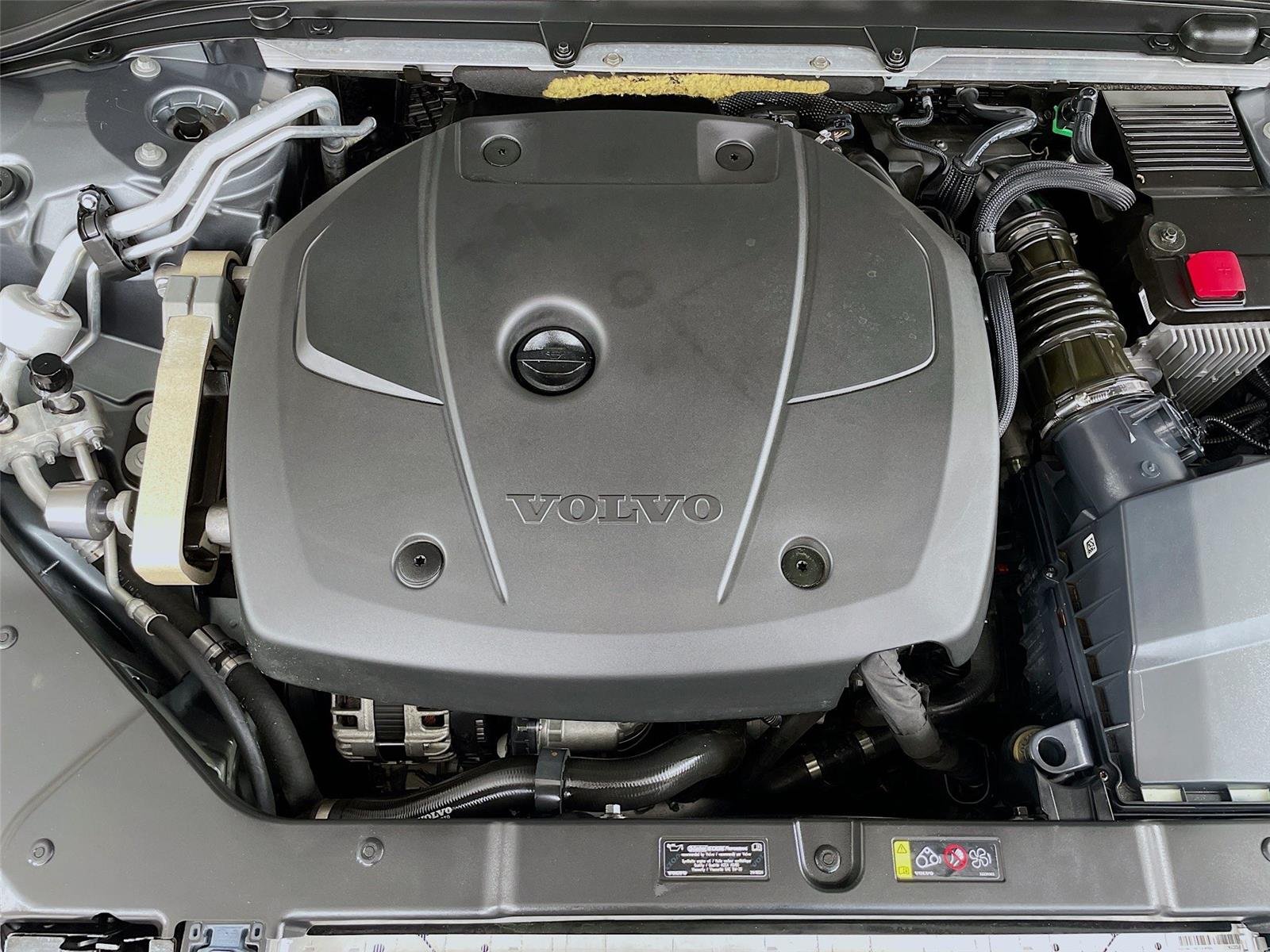 Used 2019 Pebble Grey Metallic Volvo R-Design image 34
