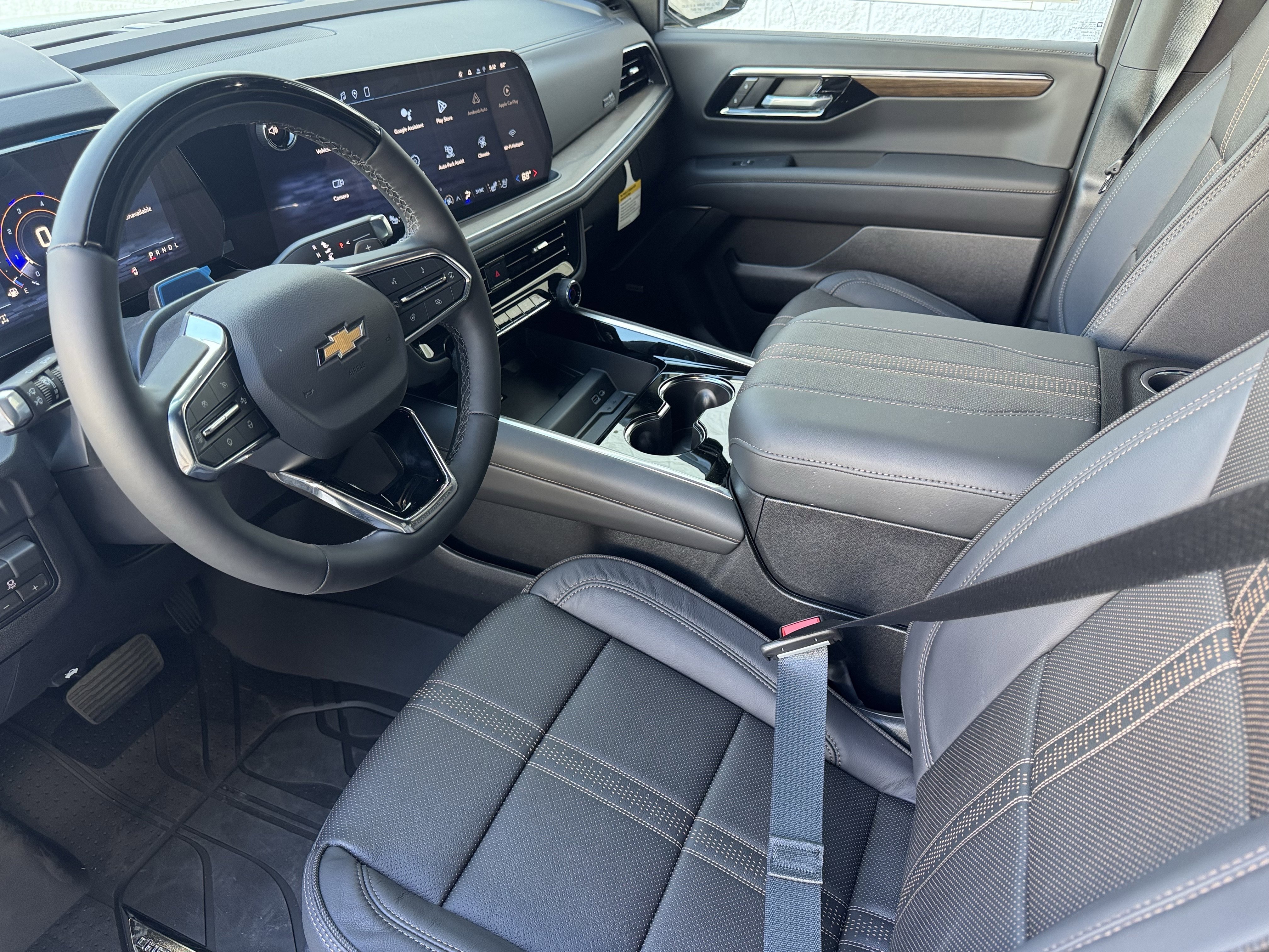 New 2026 Polar White Tricoat Chevrolet High Country image 8