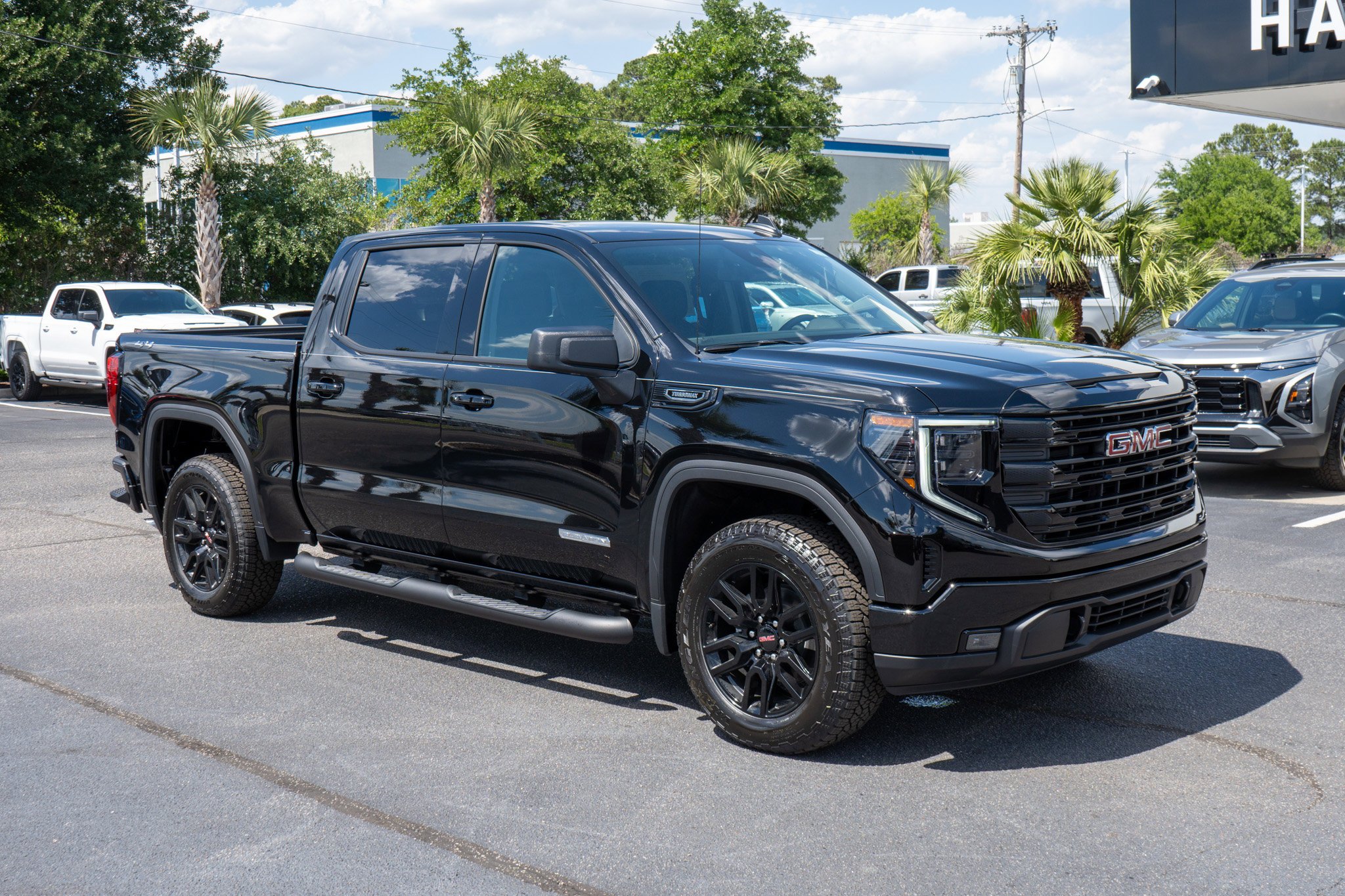 2026 GMC Sierra 4WD Crew Cab Short Box Elevation's photo