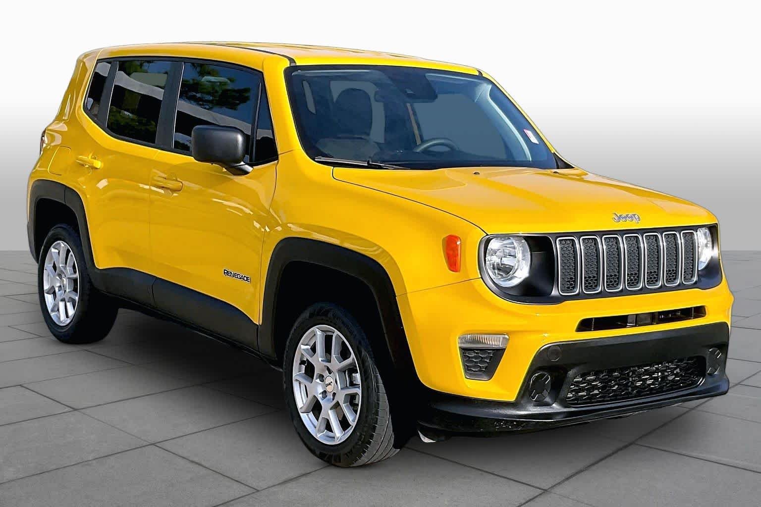 Used 2023 Solar Yellow Clearcoat Jeep Latitude image 3