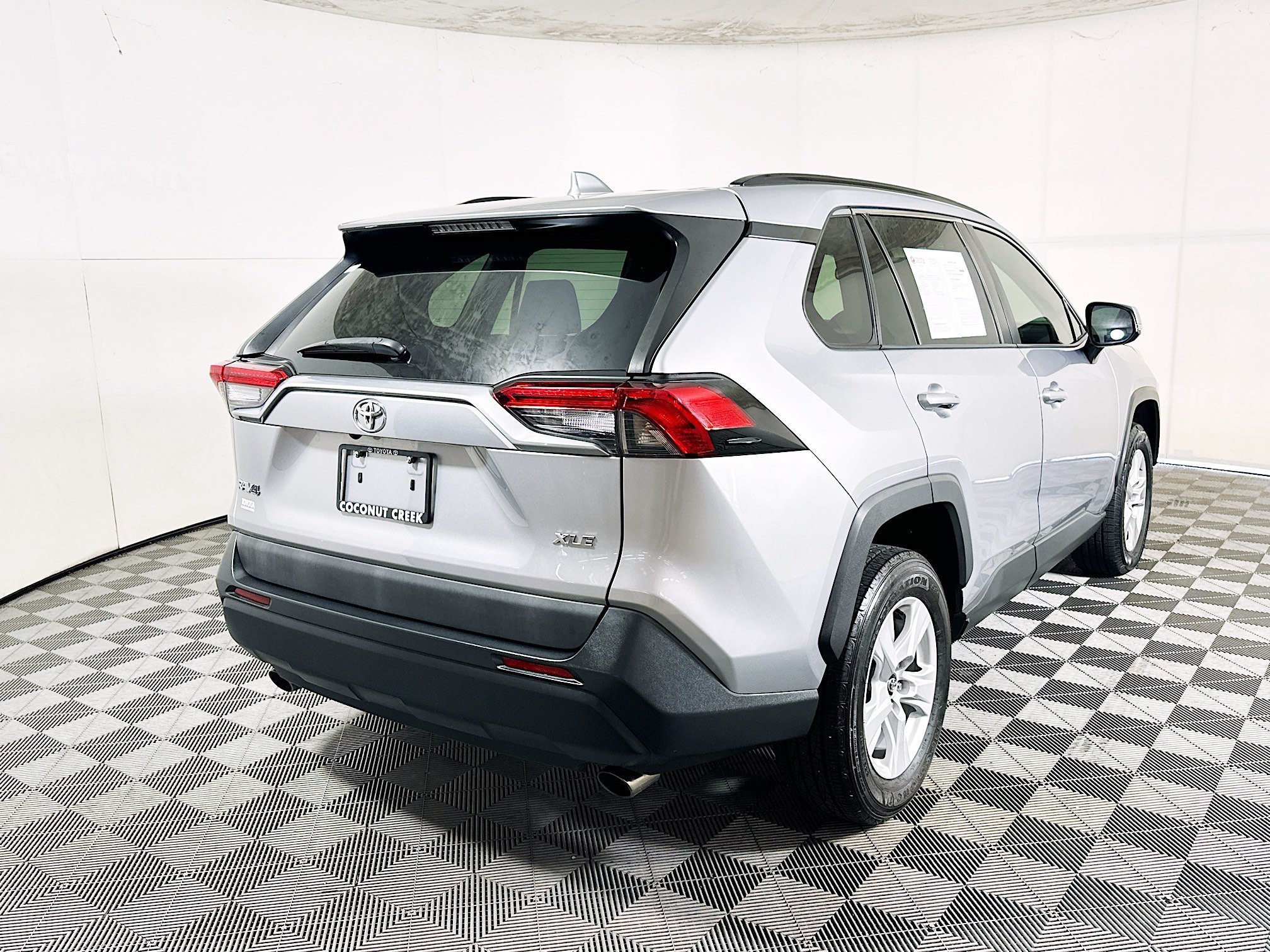 Used 2020 Silver Sky Metallic Toyota XLE image 3