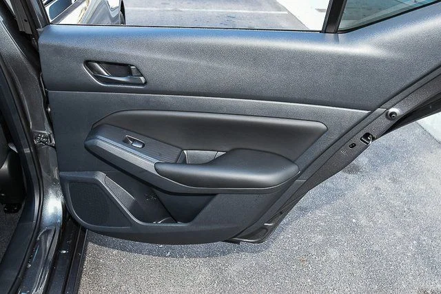 Used 2025 Silver Nissan 2.5 S image 25