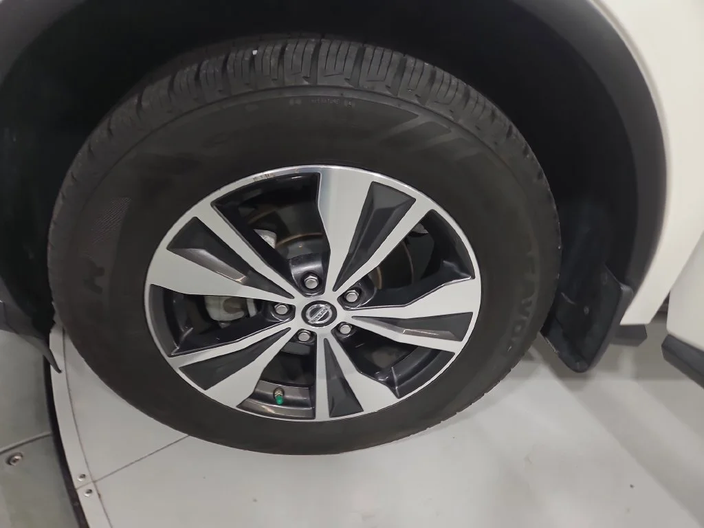 Used 2019 White Nissan S image 26