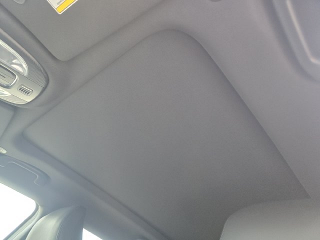 New 2026 Bright White Clear-Coat Exterior Paint Jeep Latitude image 17