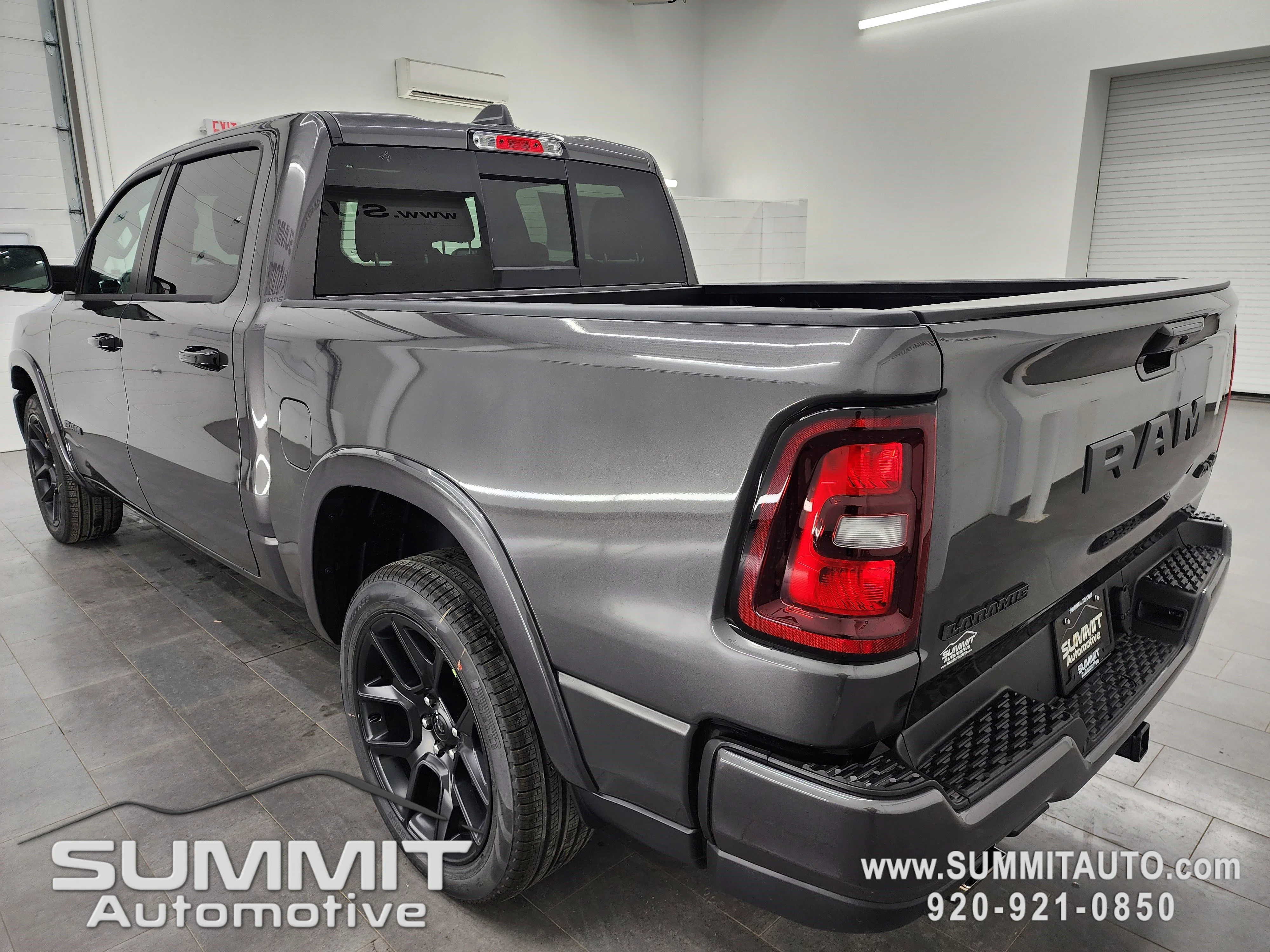 New 2026 Granite Crystal Metallic Clear-Coat Exterior Paint RAM Laramie image 6