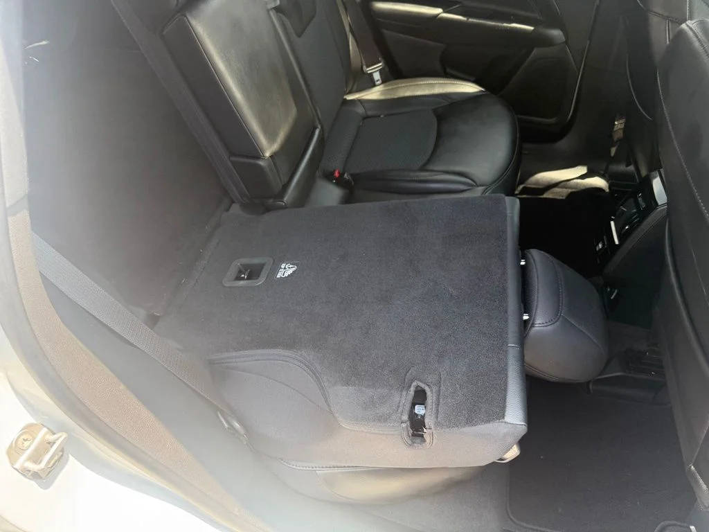 Used 2022 White Jeep Latitude image 48