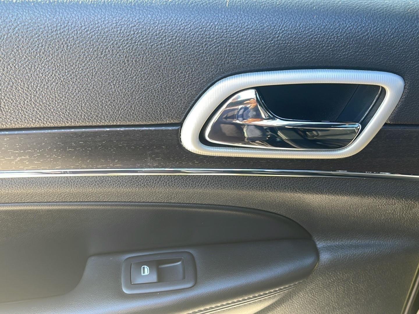 Used 2018 Diamond Black Crystal Pearlcoat Jeep Sterling Edition image 16