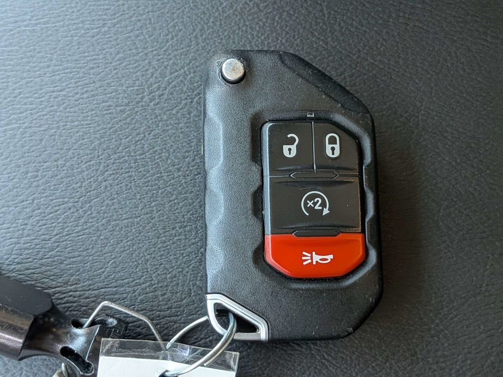 Used 2021 White Jeep Unlimited Sahara image 37