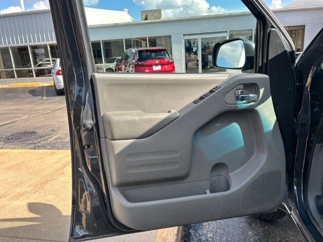 2015 Nissan Frontier SV - Photo 23
