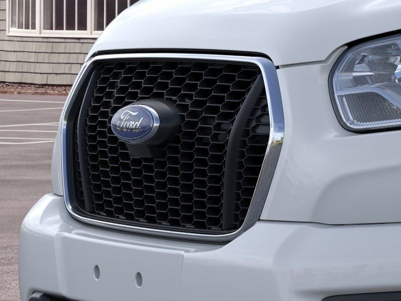 New 2025 Oxford White Ford XLT image 17