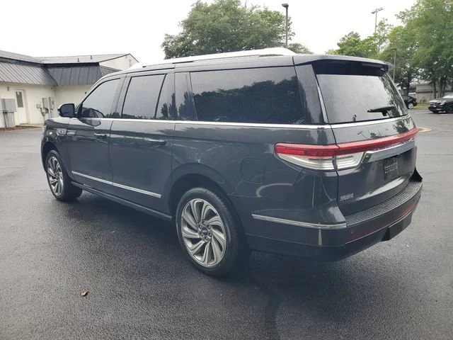 Used 2023 Gray Lincoln Reserve image 3