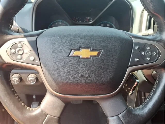 Used 2022 Black Chevrolet Z71 image 13