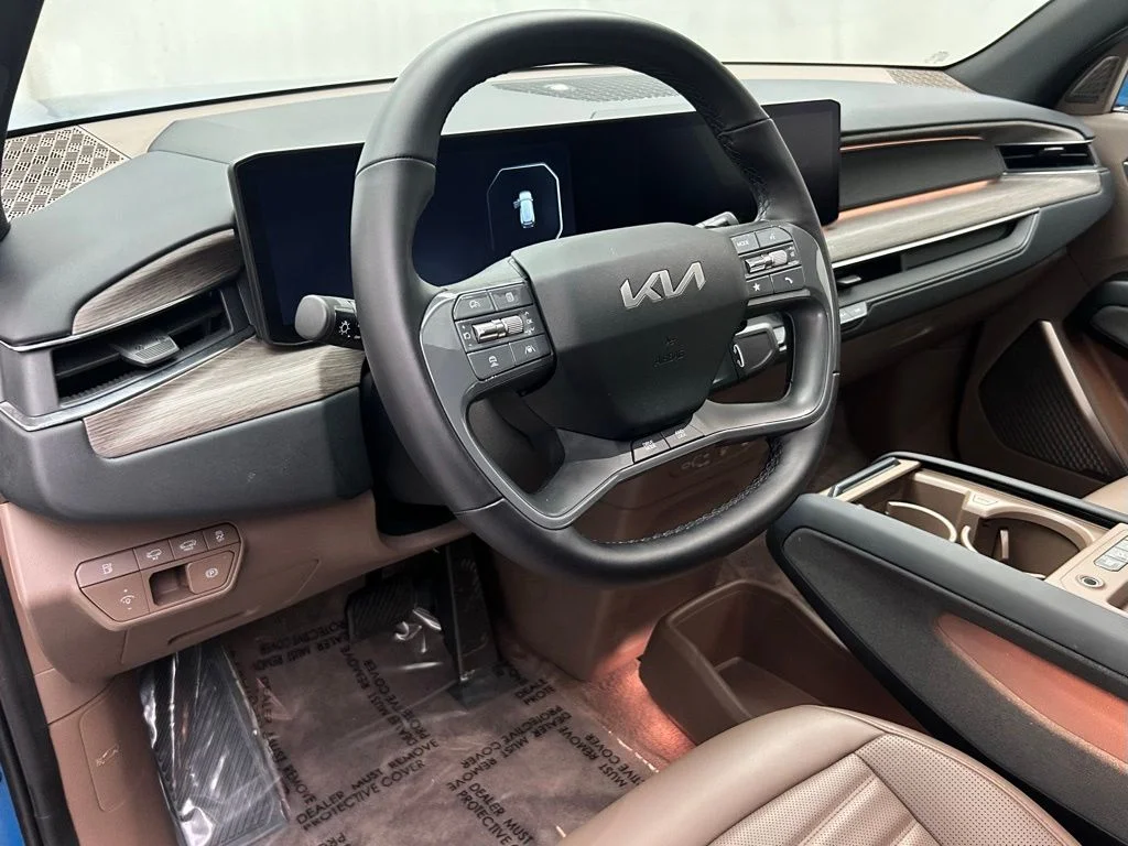 Used 2024 Blue Kia Land image 11