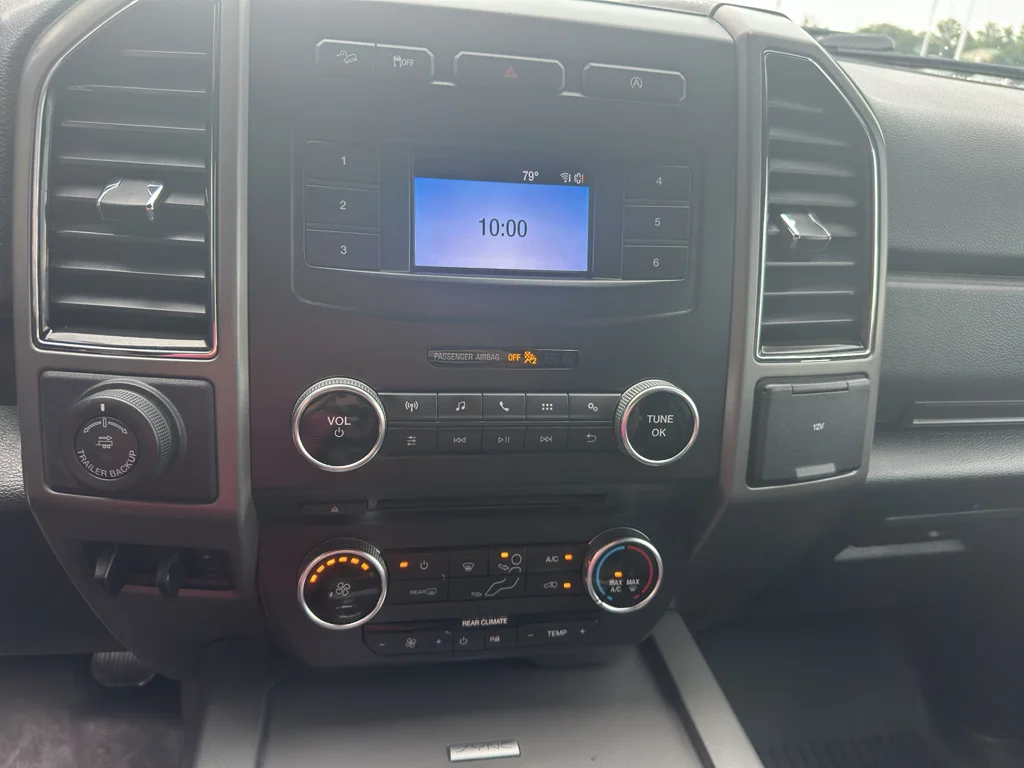 Used 2018 Shadow Black Ford XLT image 11